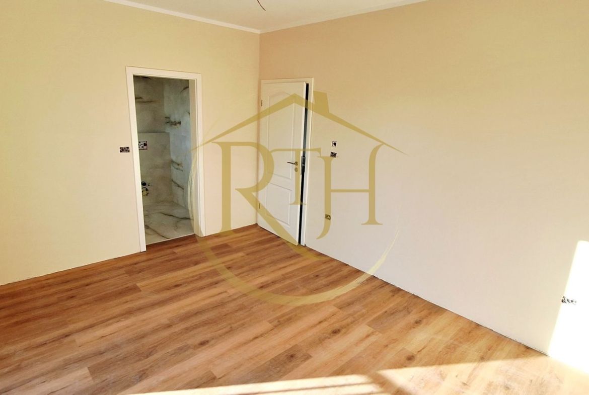 Oferim spre vanzare casa-duplex cu 4 camere si 3 bai situata in Giroc