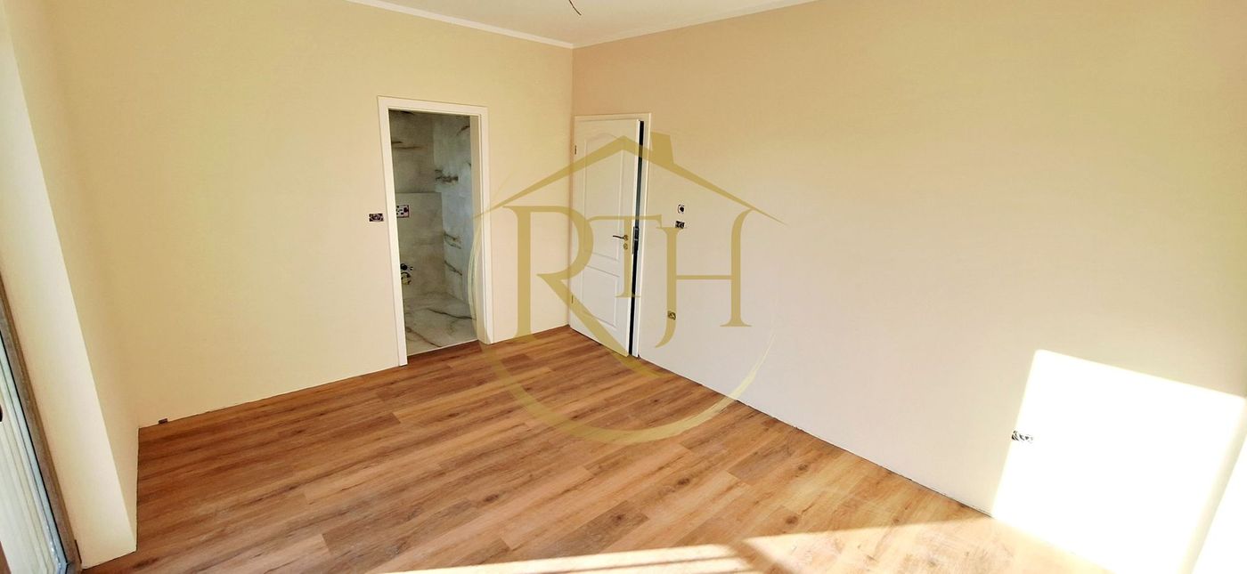 Oferim spre vanzare casa-duplex cu 4 camere si 3 bai situata in Giroc