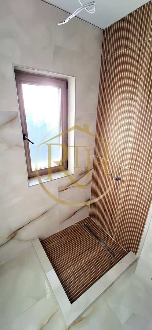 Oferim spre vanzare casa-duplex cu 4 camere si 3 bai situata in Giroc