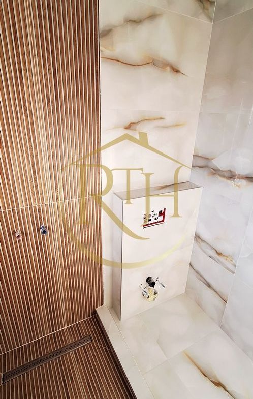 Oferim spre vanzare casa-duplex cu 4 camere si 3 bai situata in Giroc