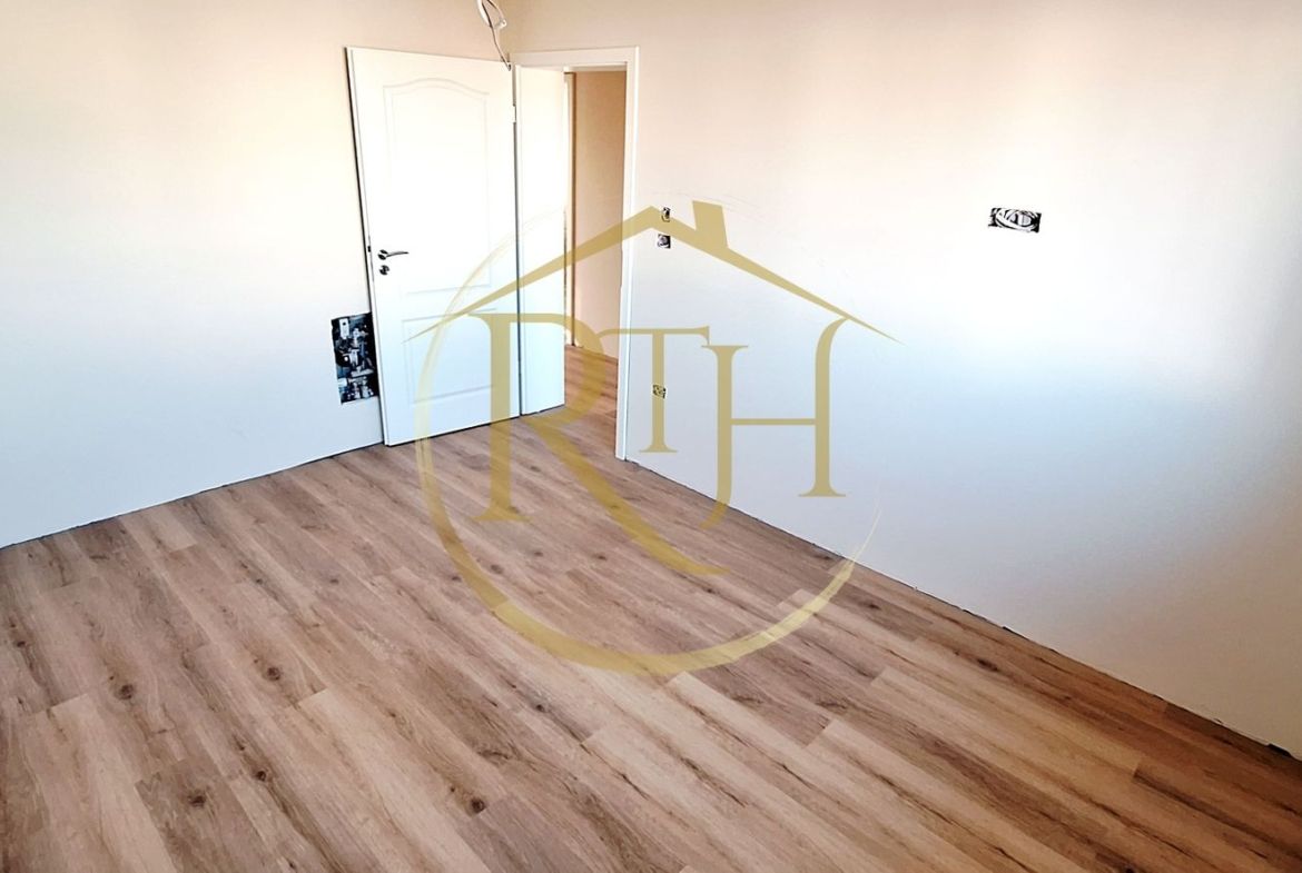 Oferim spre vanzare casa-duplex cu 4 camere si 3 bai situata in Giroc