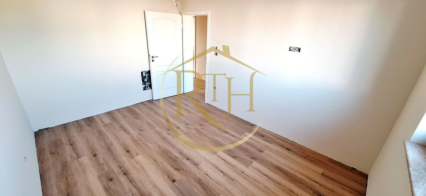 Oferim spre vanzare casa-duplex cu 4 camere si 3 bai situata in Giroc