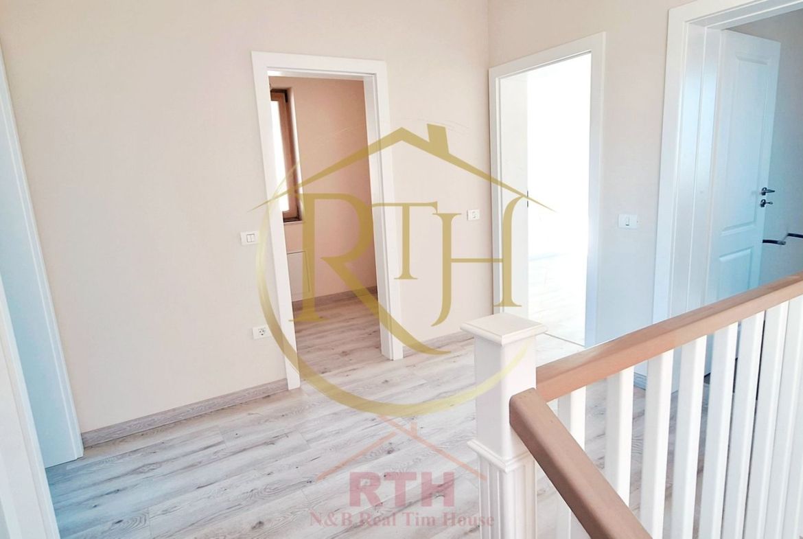Oferim spre vanzare Duplex cu 5 camere situat in Giroc aproape de DAF