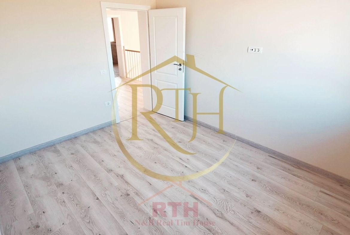 Oferim spre vanzare Duplex cu 5 camere situat in Giroc aproape de DAF