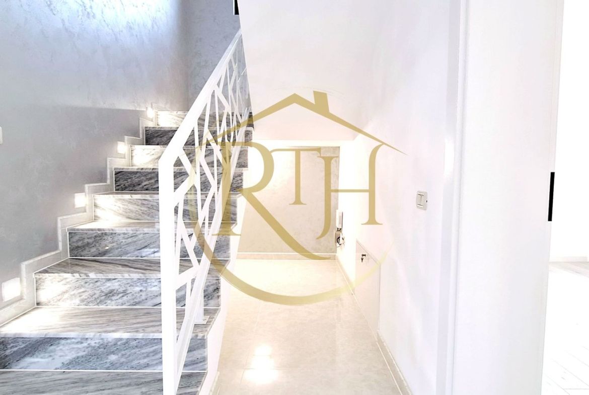 Oferim spre vanzare casa deosebita, cu 5 camere, Giroc, zona Centrala.