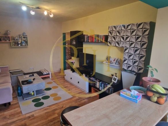 Vand apartament cu 4 camere in zona spitalul judetean,comision ,,0”
