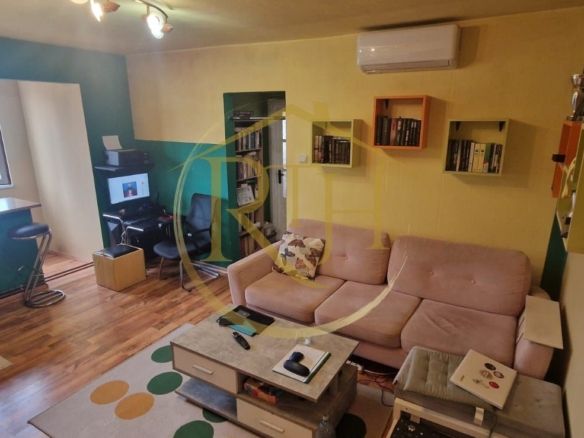 Vand apartament cu 4 camere in zona spitalul judetean,comision ,,0”