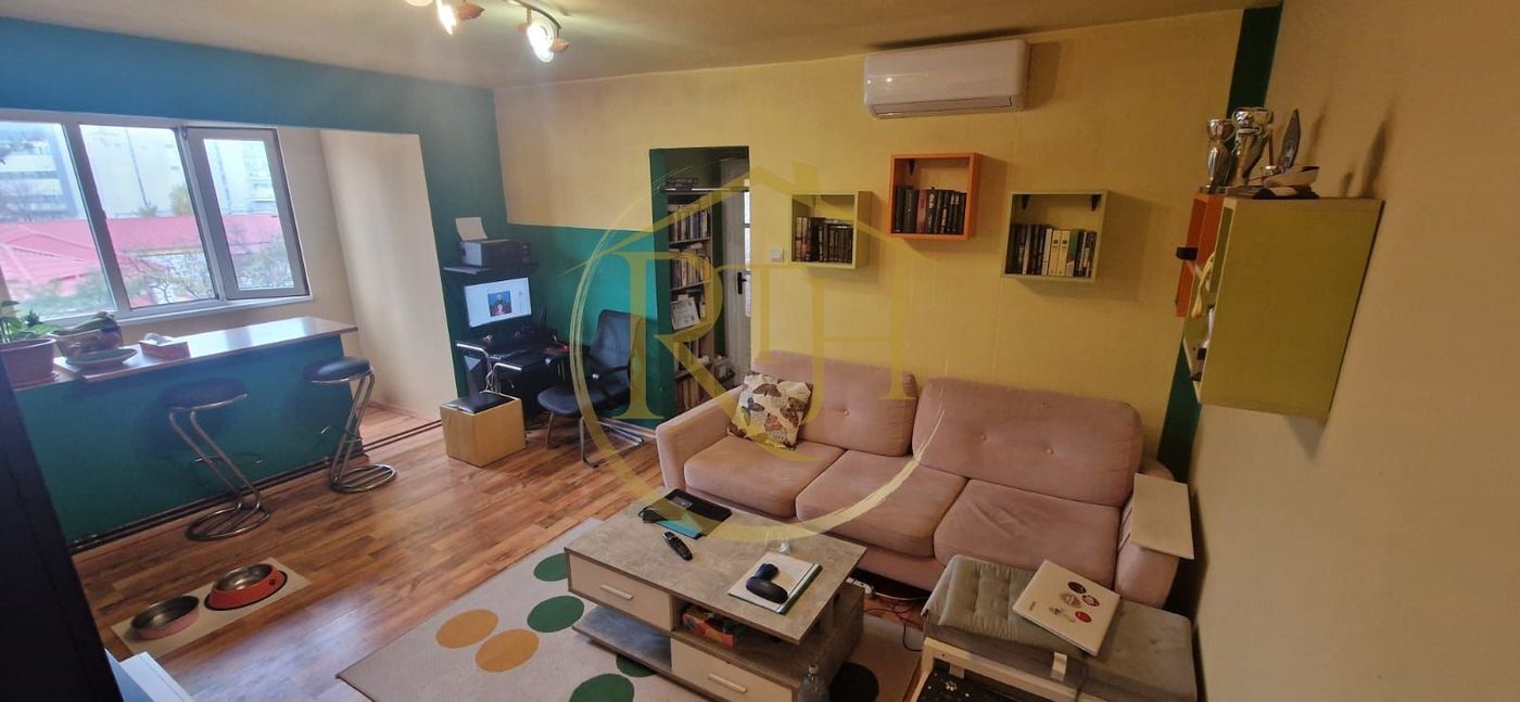 Vand apartament cu 4 camere in zona spitalul judetean,comision ,,0”