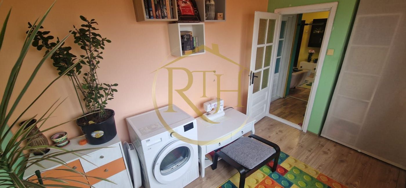 Vand apartament cu 4 camere in zona spitalul judetean,comision ,,0”
