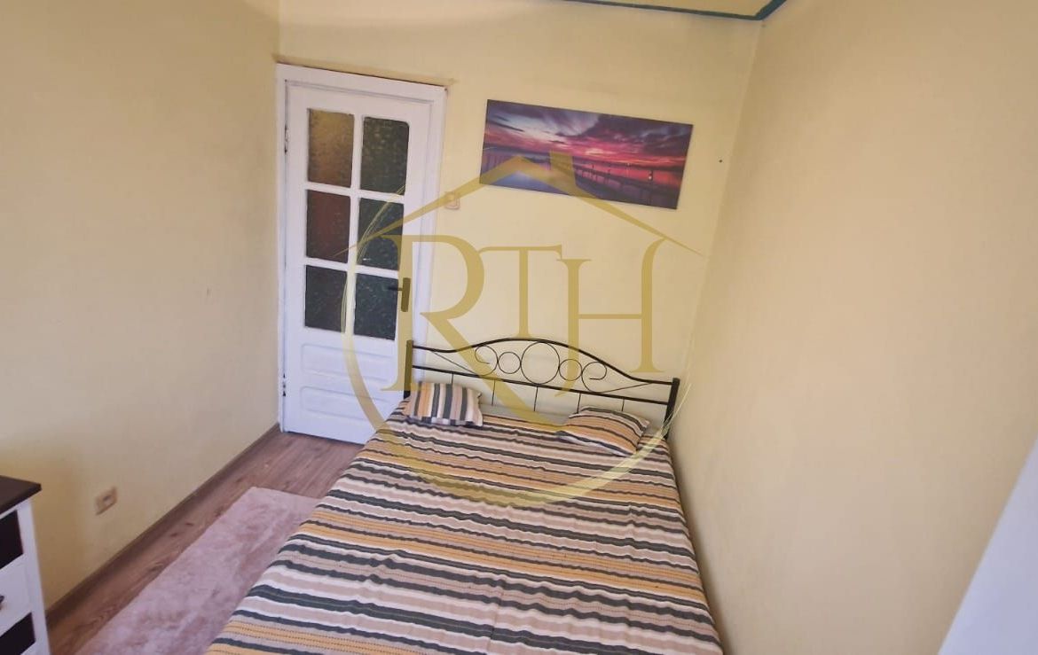 Vand apartament cu 4 camere in zona spitalul judetean,comision ,,0”