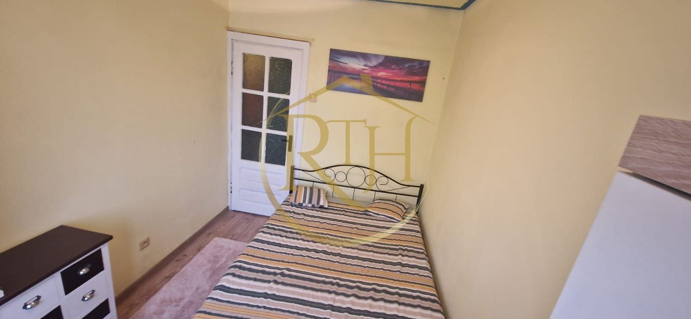 Vand apartament cu 4 camere in zona spitalul judetean,comision ,,0”