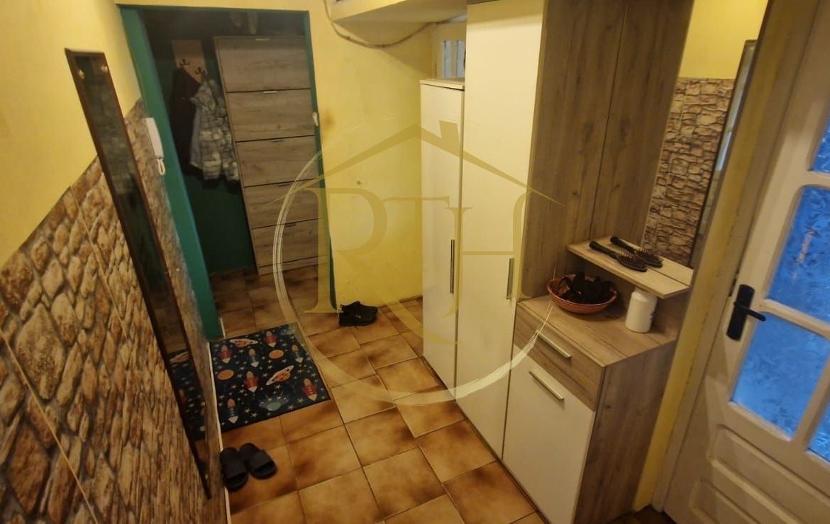 Vand apartament cu 4 camere in zona spitalul judetean,comision ,,0”
