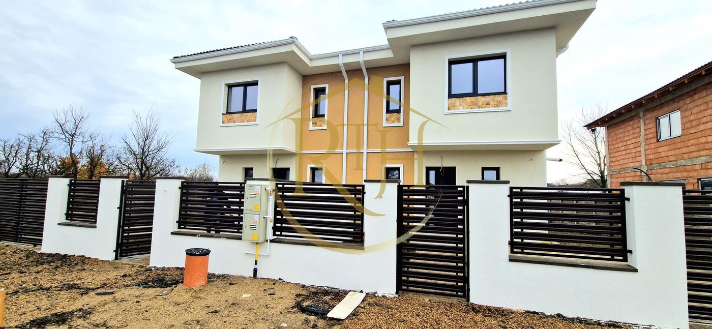 anBn-16293 Duplex de vanzare cu 4 camere,2 bai,250 mp teren-Mosnita Veche zona Centrala.