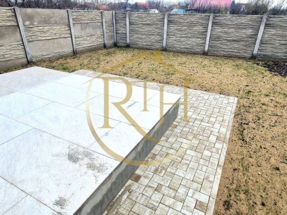 Duplex de vanzare cu 4 camere,2 bai,250 mp teren-Mosnita Veche zona Centrala.