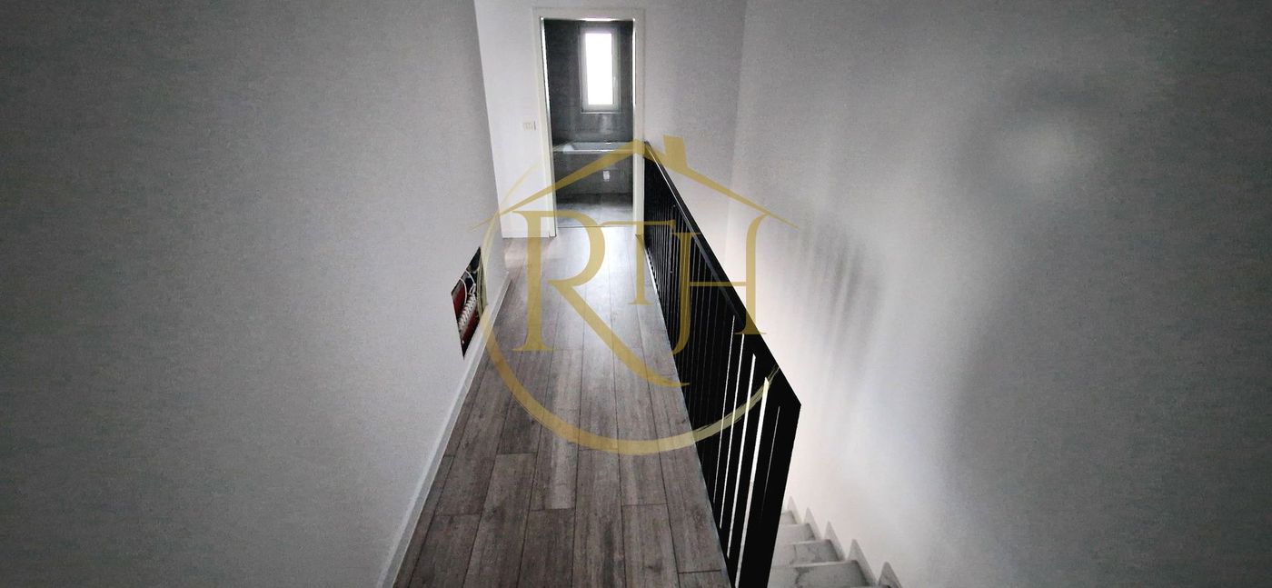 anBn-16300 Duplex de vanzare cu 4 camere,2 bai,250 mp teren-Mosnita Veche zona Centrala.