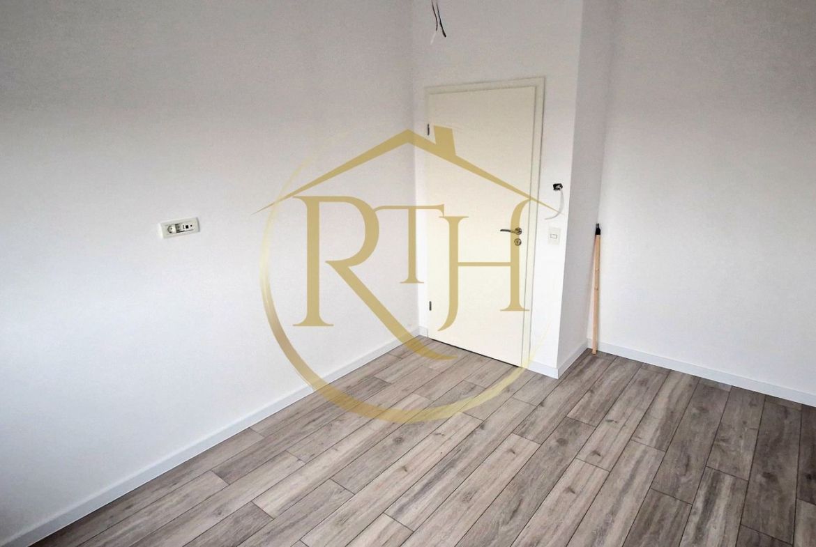 Duplex de vanzare cu 4 camere,2 bai,250 mp teren-Mosnita Veche zona Centrala.