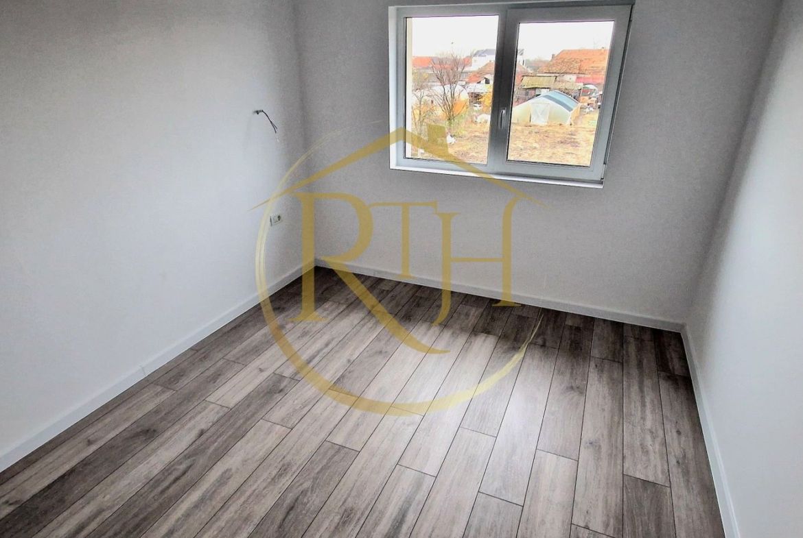 Duplex de vanzare cu 4 camere,2 bai,250 mp teren-Mosnita Veche zona Centrala.