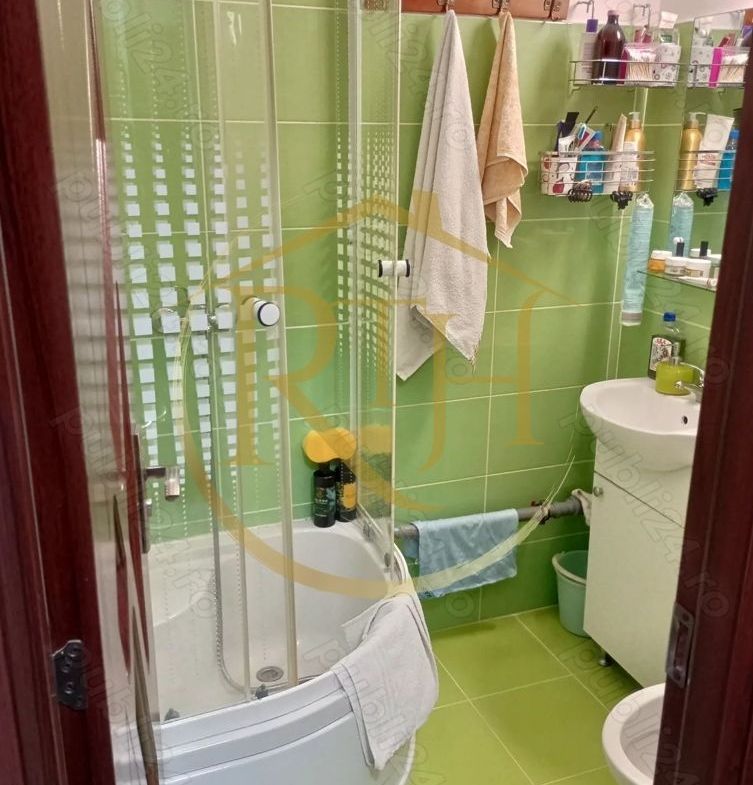 Oferim spre vanzare garsoniera, situata la etajul 2, zona Dambovita