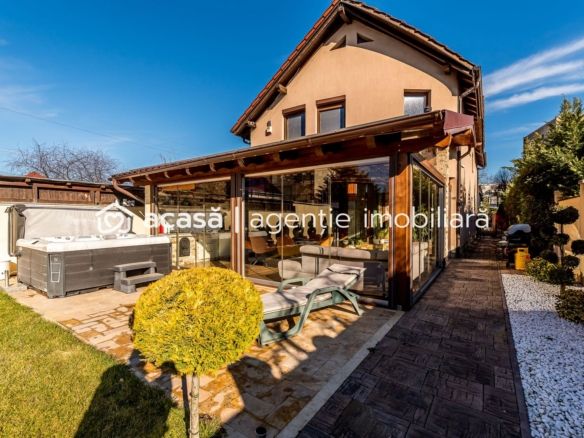 Casă cu5 camere, teren 720 mp, fotovoltaice 13 kW, Aradul Nou