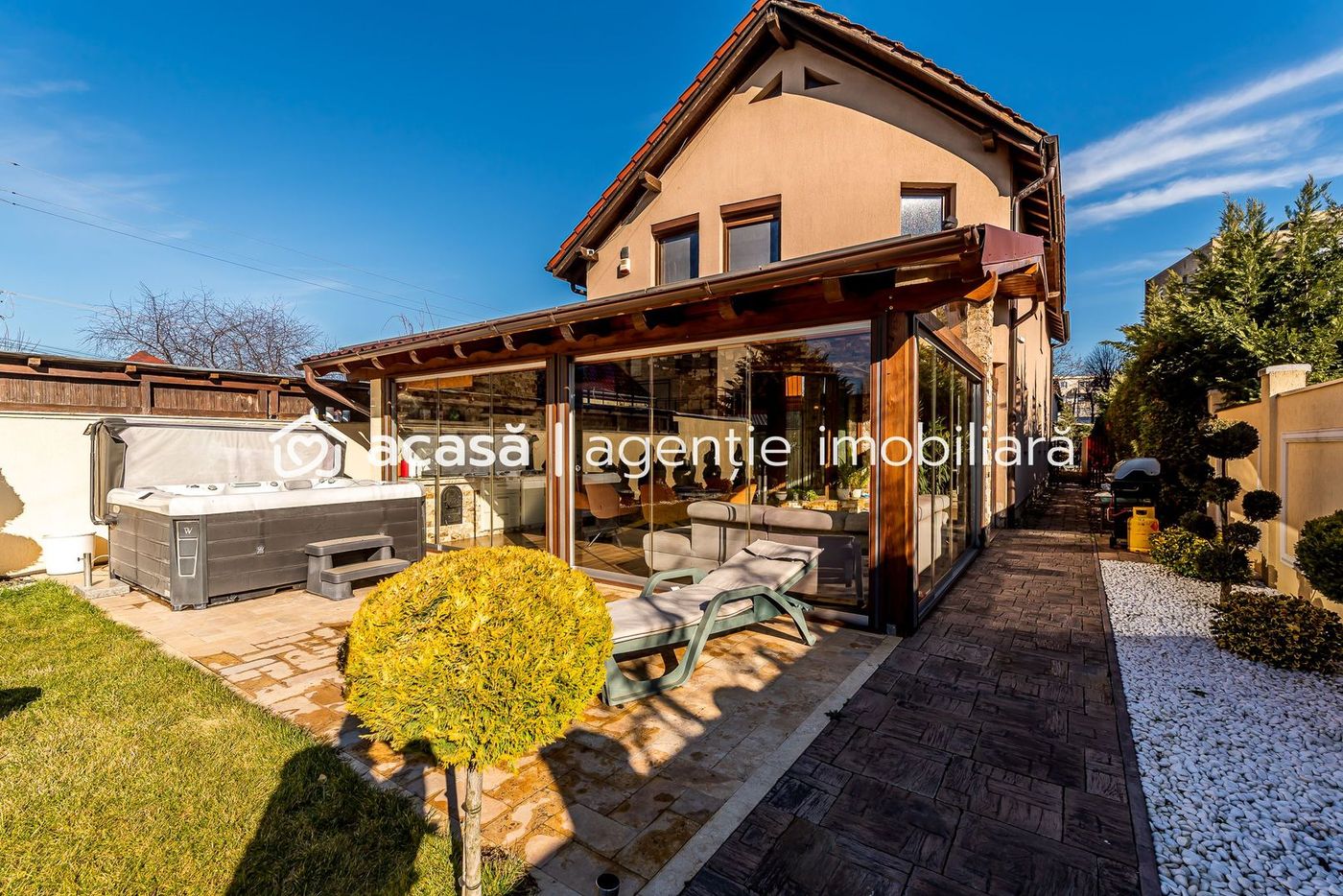 Casă cu5 camere, teren 720 mp, fotovoltaice 13 kW, Aradul Nou