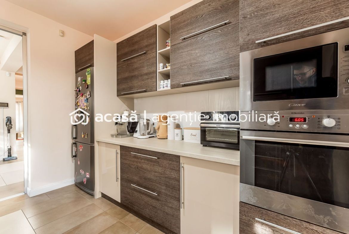 Casă cu5 camere, teren 720 mp, fotovoltaice 13 kW, Aradul Nou