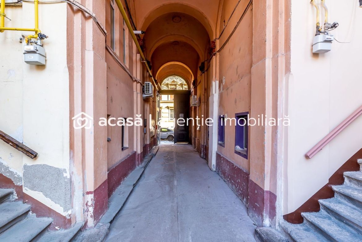 Apartament la parter înalt, str. Lucian Blaga, centrul Aradului