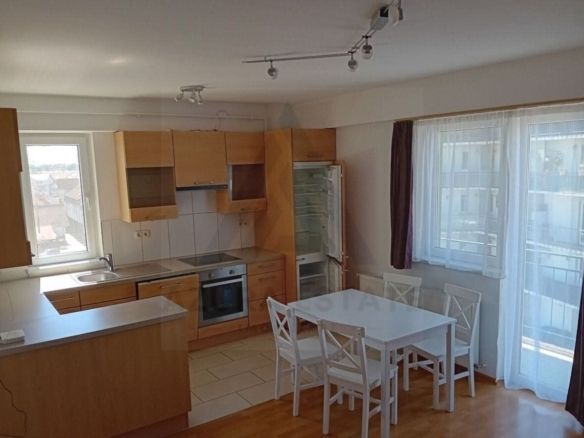 Apartament 3 camere balcon 5 mp si parcare privata zona Turnisor