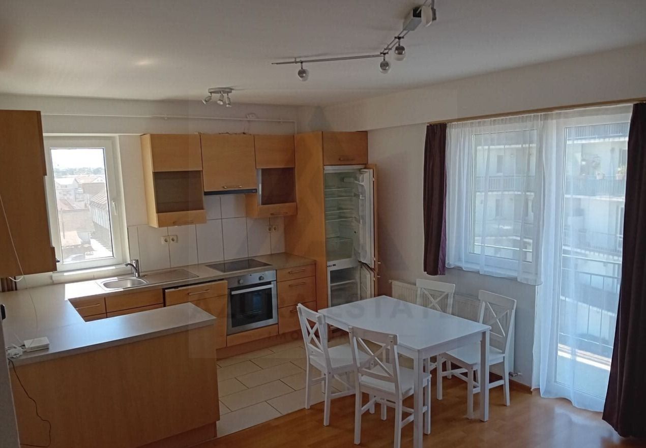 Apartament 3 camere balcon 5 mp si parcare privata zona Turnisor