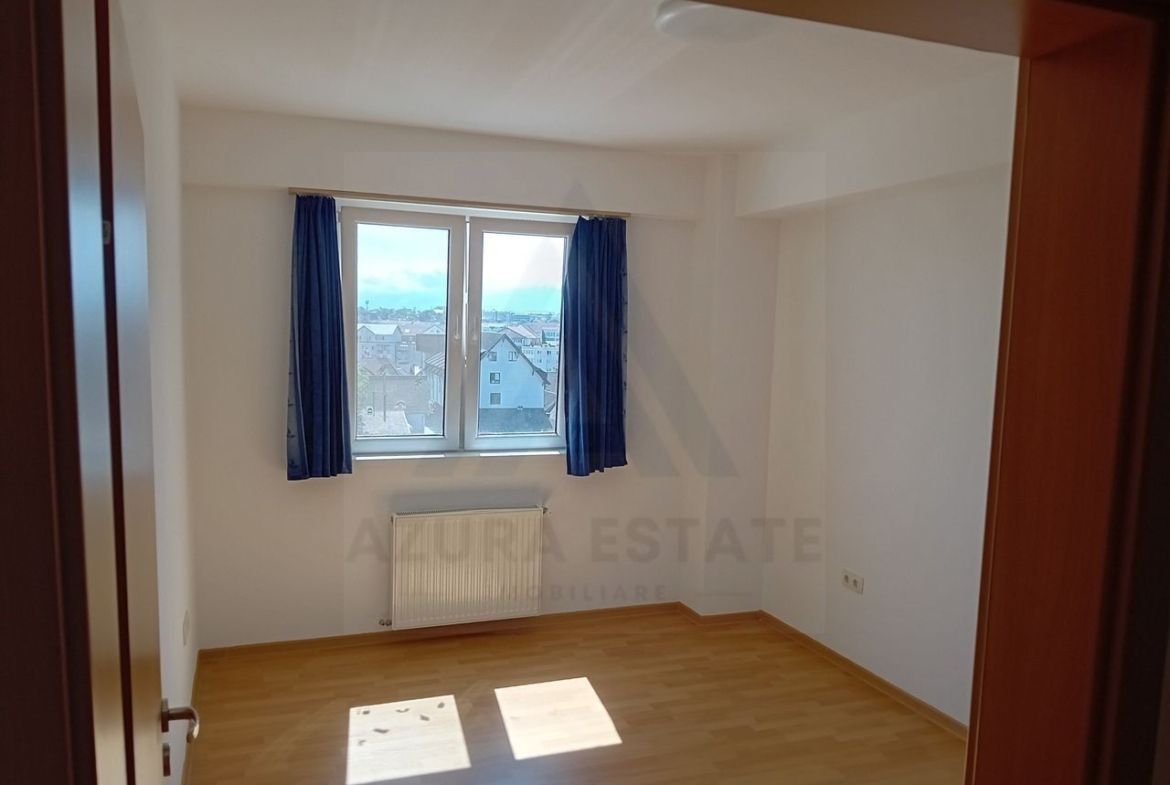 Apartament 3 camere balcon 5 mp si parcare privata zona Turnisor