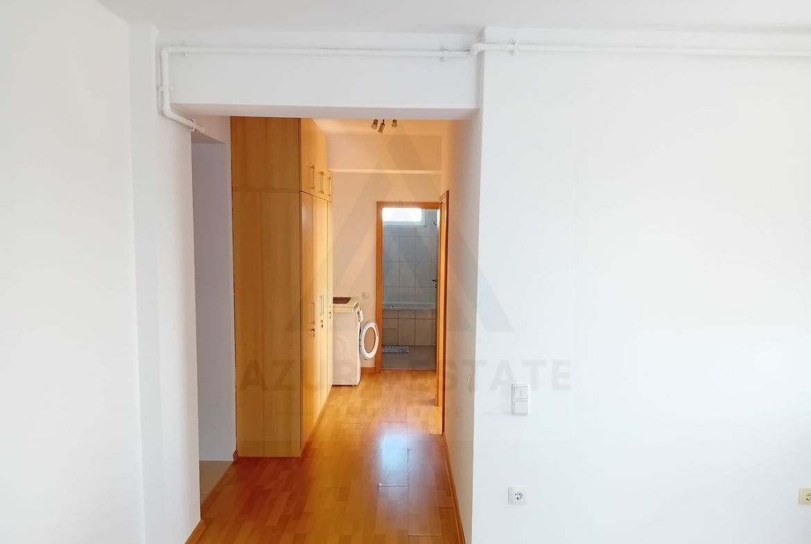 Apartament 3 camere balcon 5 mp si parcare privata zona Turnisor