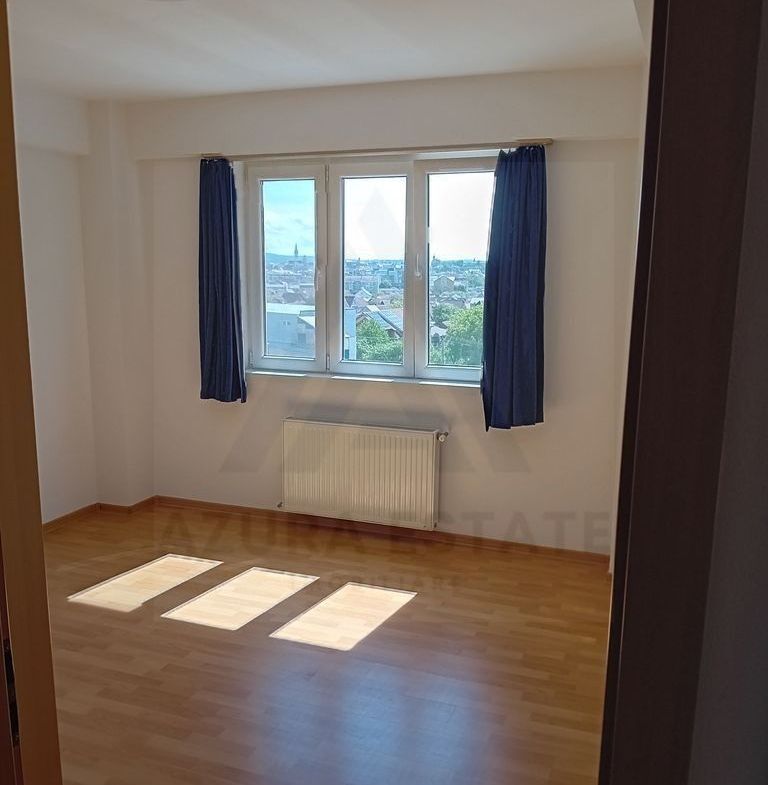 Apartament 3 camere balcon 5 mp si parcare privata zona Turnisor