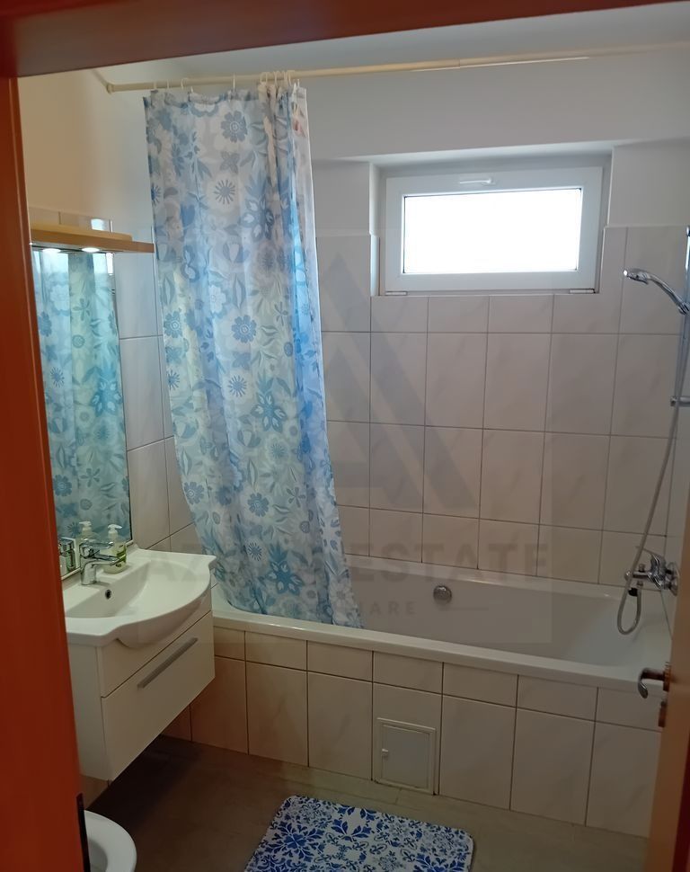 Apartament 3 camere balcon 5 mp si parcare privata zona Turnisor