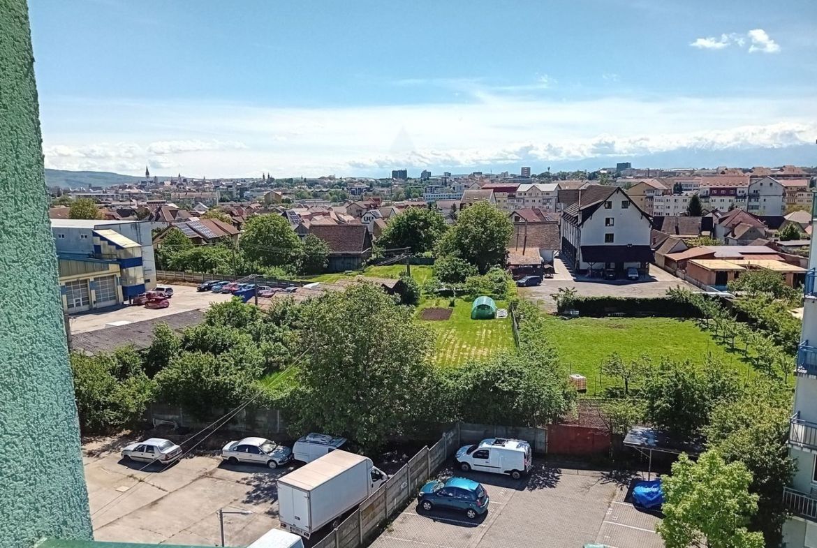 Apartament 3 camere balcon 5 mp si parcare privata zona Turnisor
