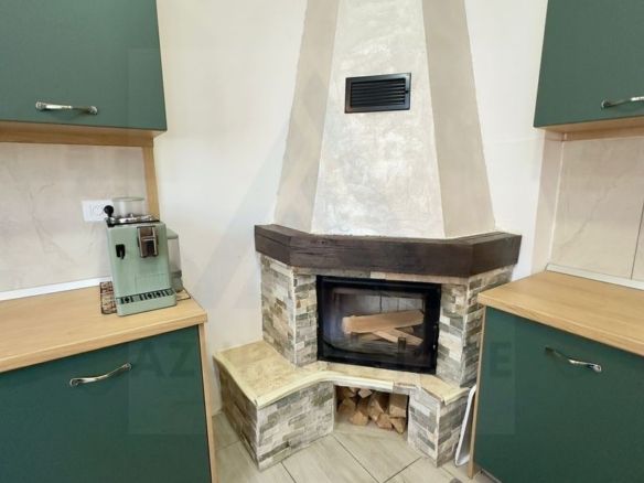 Apartament la casa 76 mp utili terasa curte si pivnita zona Lupeni