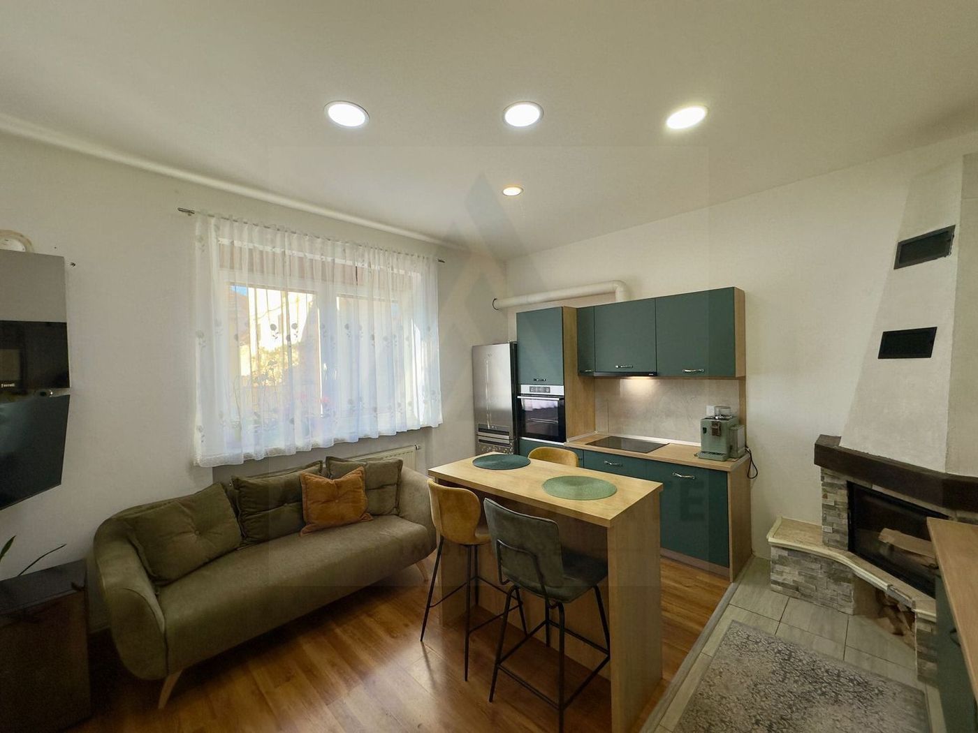 Apartament la casa 76 mp utili terasa curte si pivnita zona Lupeni