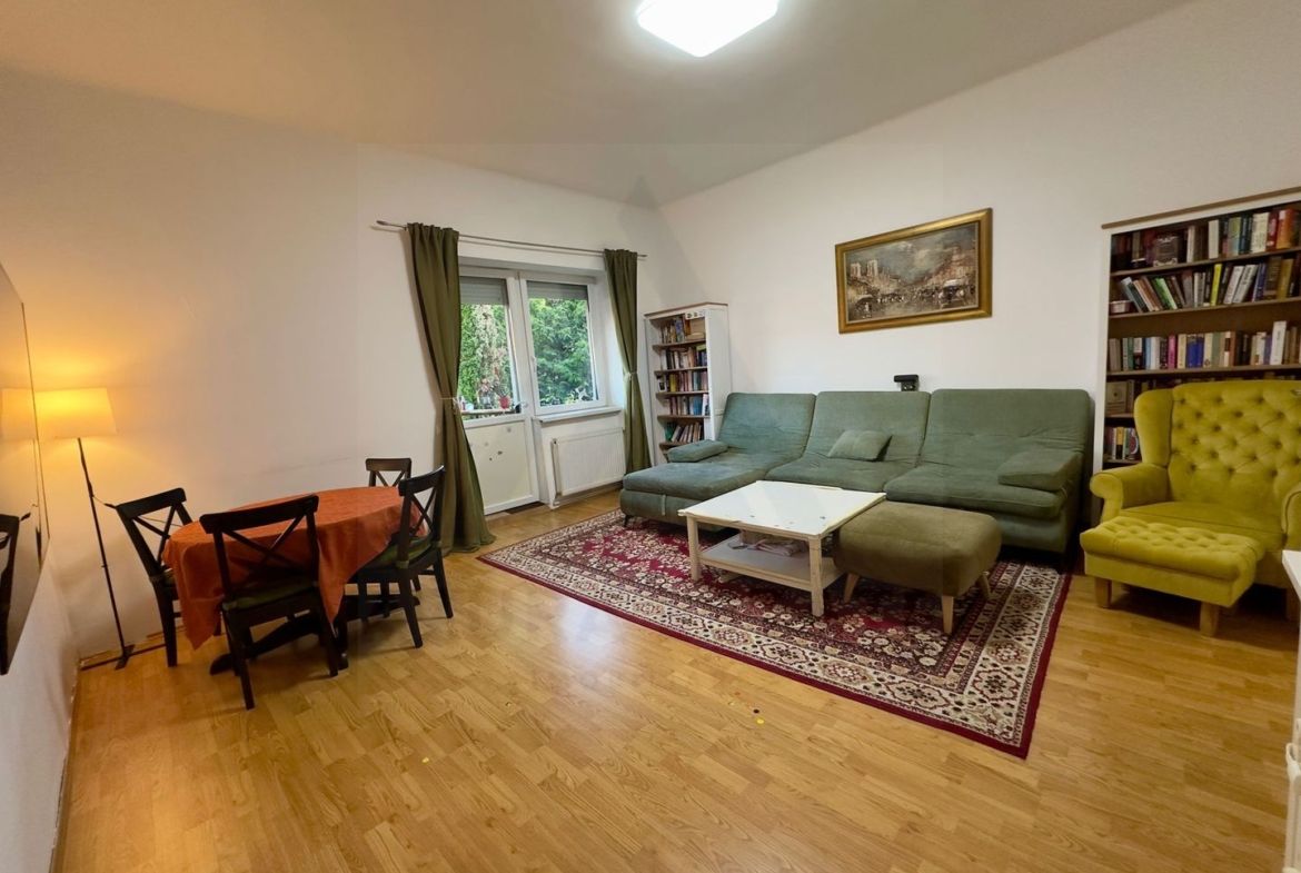 Apartament la casa 76 mp utili terasa curte si pivnita zona Lupeni