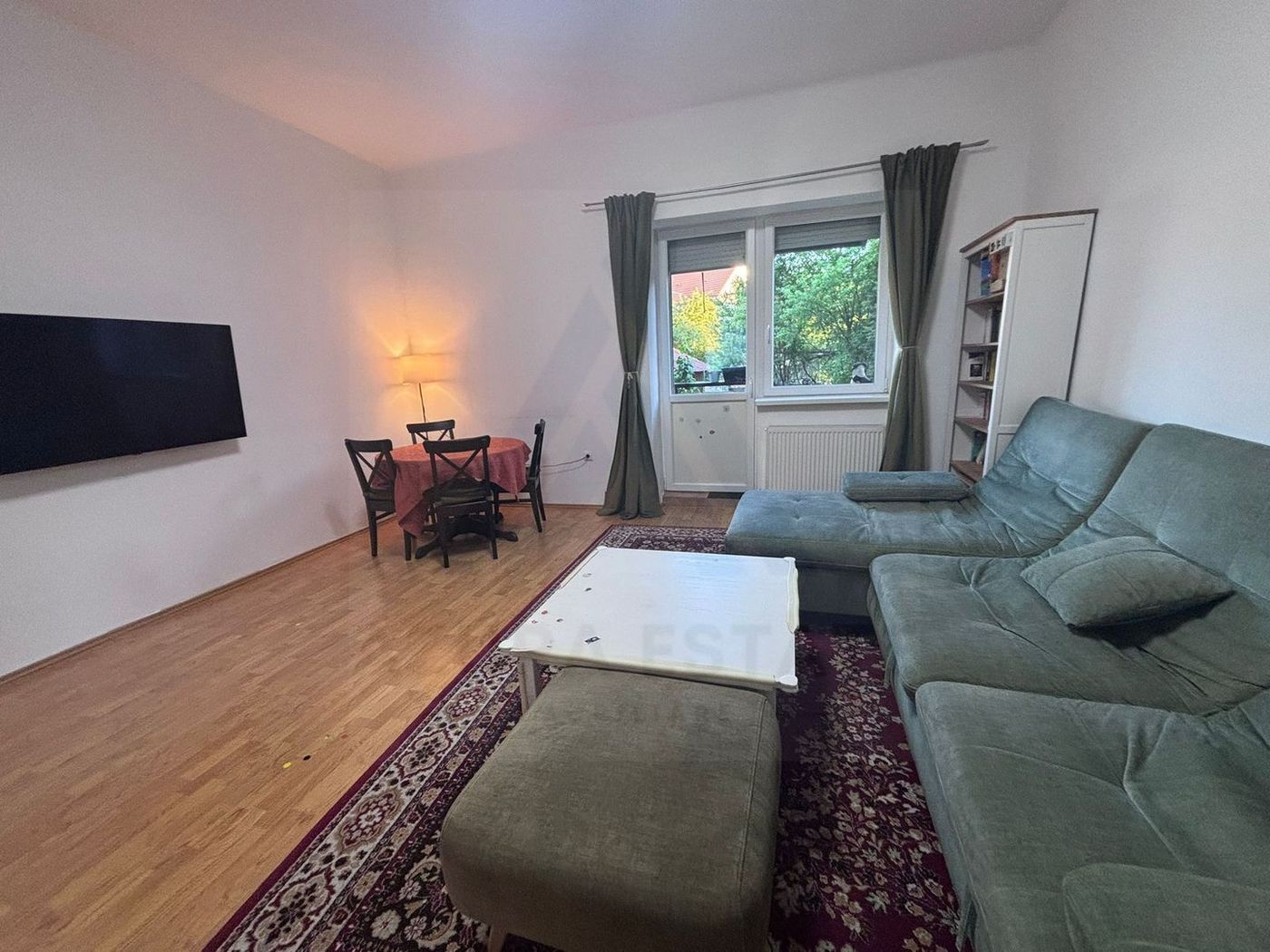 Apartament la casa 76 mp utili terasa curte si pivnita zona Lupeni