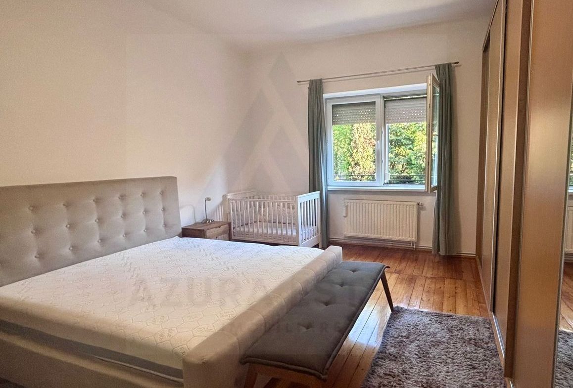 Apartament la casa 76 mp utili terasa curte si pivnita zona Lupeni