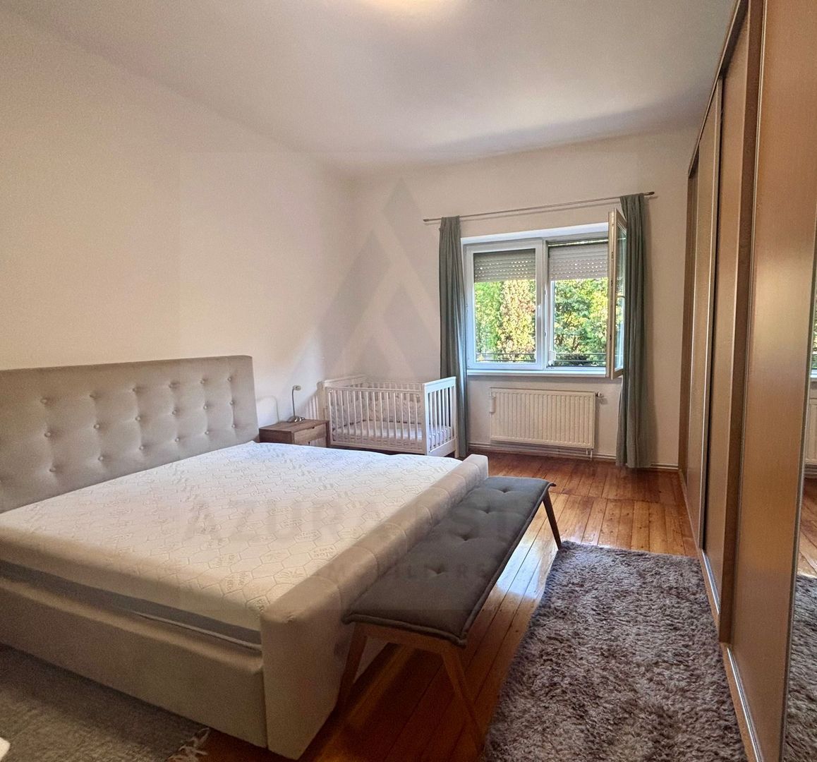 Apartament la casa 76 mp utili terasa curte si pivnita zona Lupeni