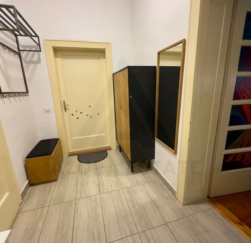Apartament la casa 76 mp utili terasa curte si pivnita zona Lupeni