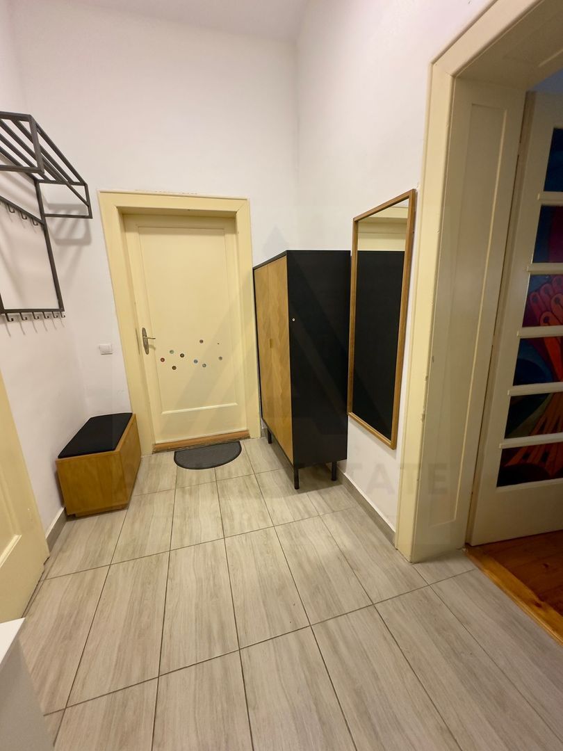 Apartament la casa 76 mp utili terasa curte si pivnita zona Lupeni