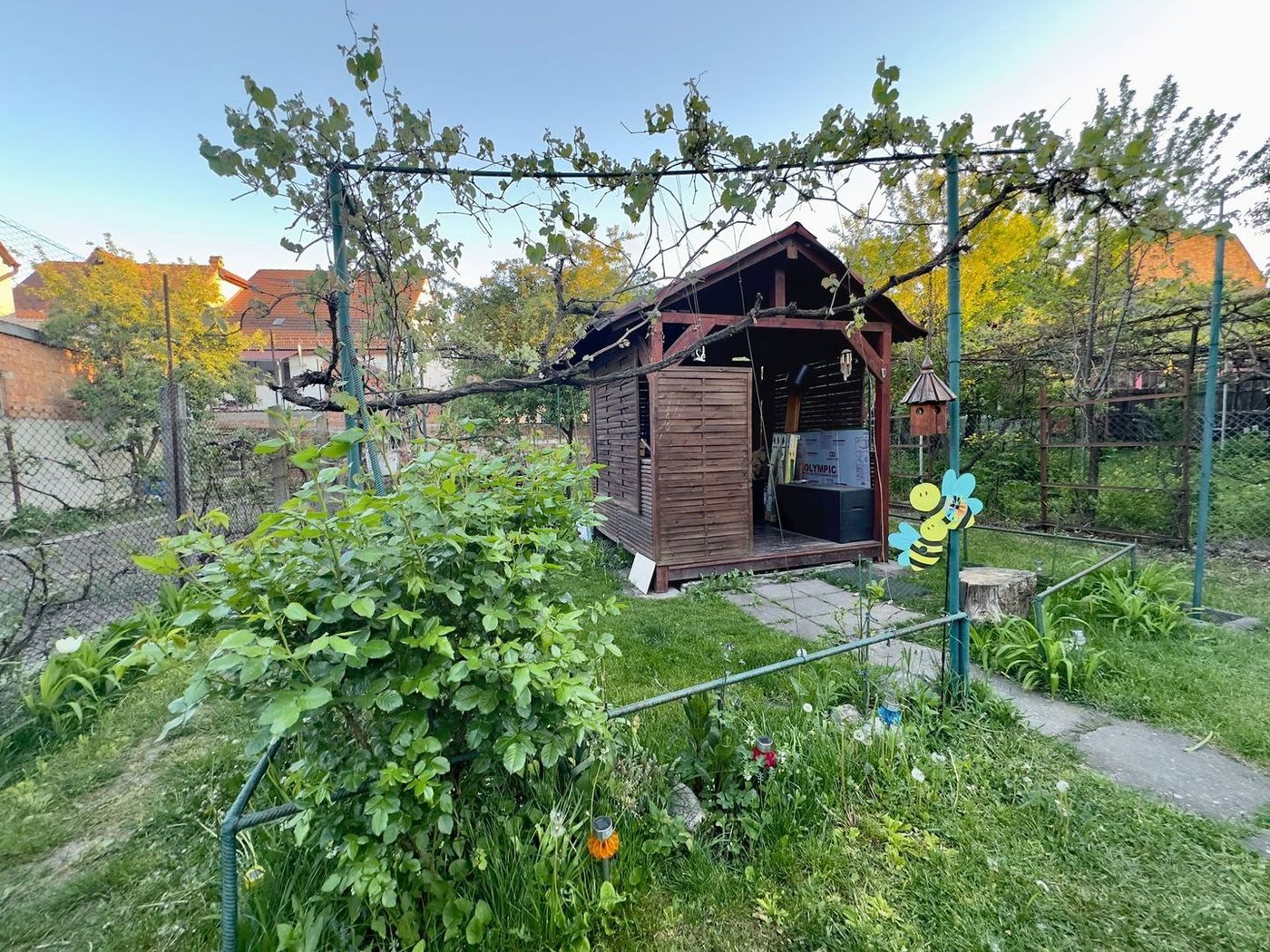 Apartament la casa 76 mp utili terasa curte si pivnita zona Lupeni