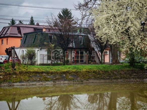 De Vânzare sau Închiriere: Clădire Mixtă (188 mp) cu Teren de 160 mp