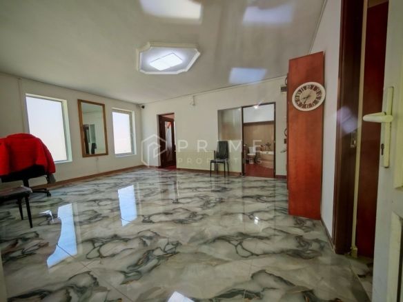 De Vânzare sau Închiriere: Clădire Mixtă (188 mp) cu Teren de 160 mp