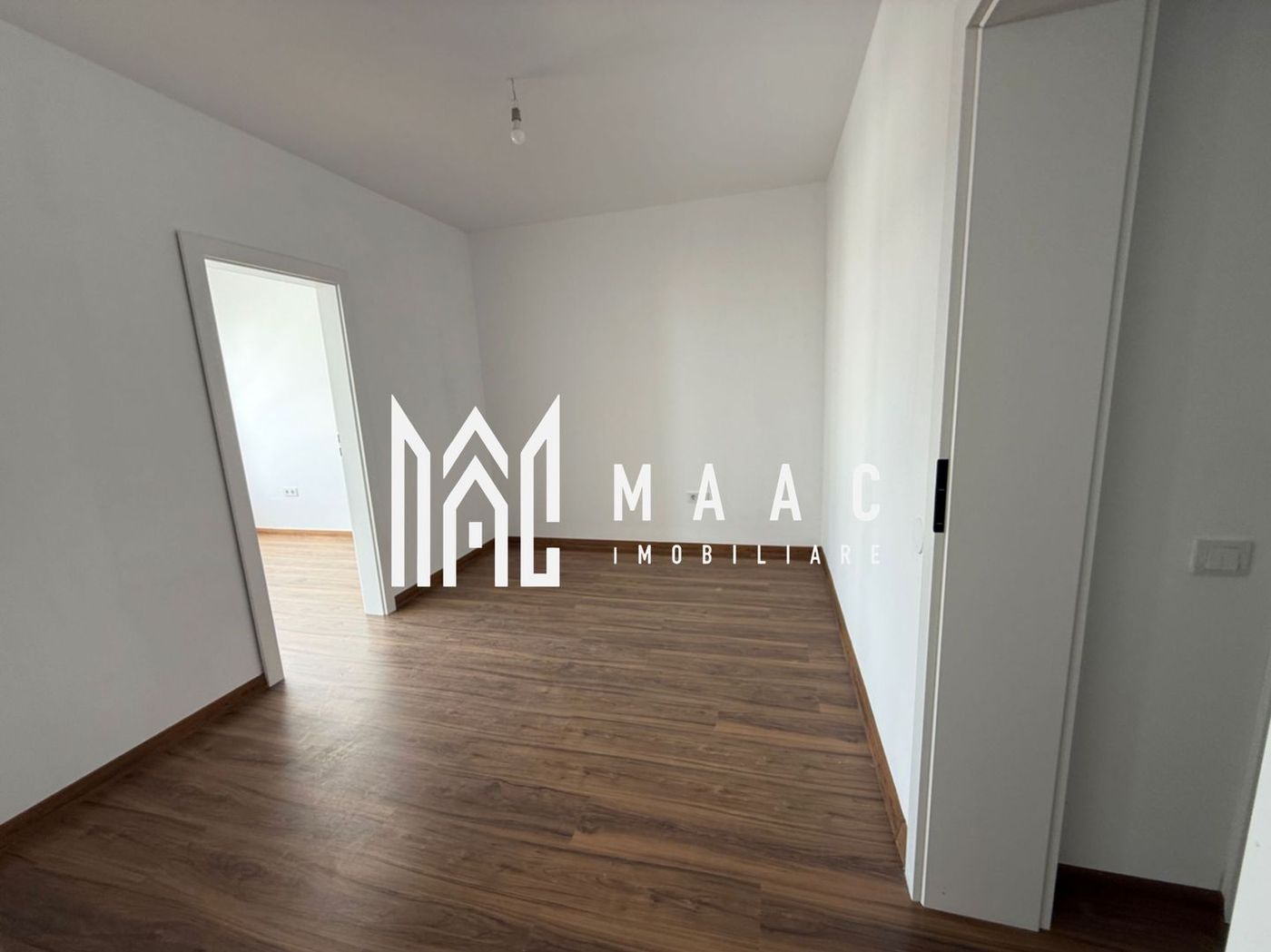 Apartament 2 camere | Etaj 2 | Balcon | Zona Pictor Brana | Loc de Parcare