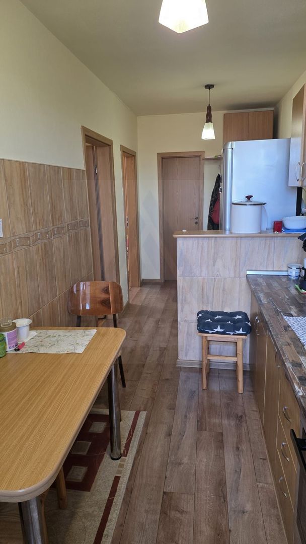 Apartament 2 camere 60 mp utili etaj 2 balcon 6 mp Zona Lazaret