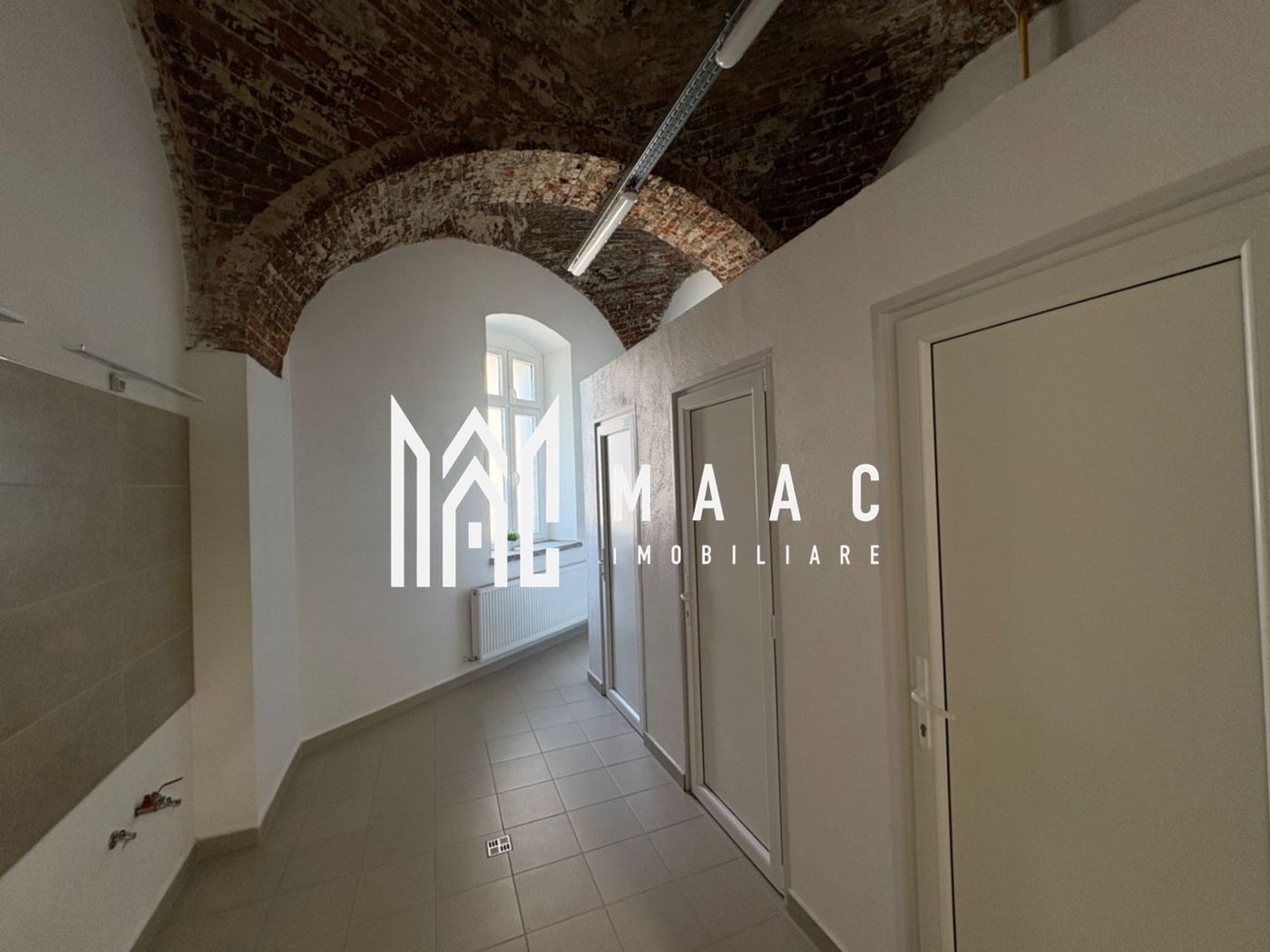 Casa ultracentrală cu potențial mixt – 1285 mp, acces dublu