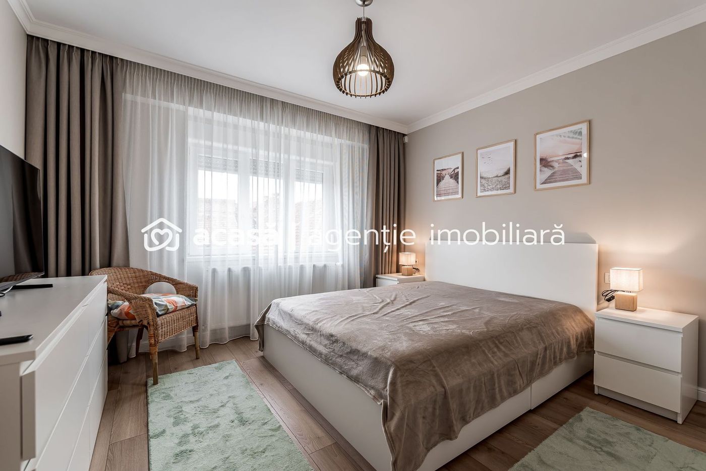 Apartament ultrafinisat la cheie cu 2 camere decomandat Piata Mica