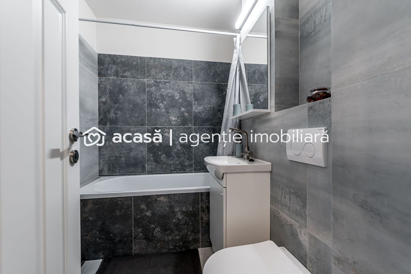 Apartament ultrafinisat la cheie cu 2 camere decomandat Piata Mica