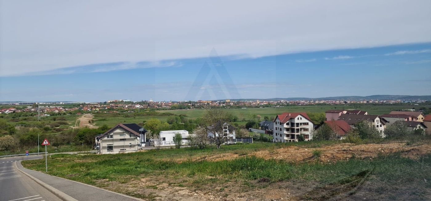 Teren intravilan 517 mp cu utiliati la drum principal in zona Tilisca